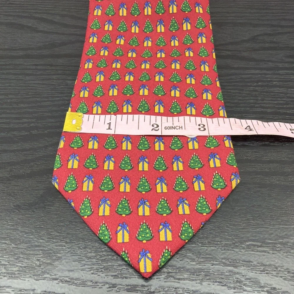 Brooks Brothers Red Muliti‎ Christmas Tie With Presents and Christmas Trees USA